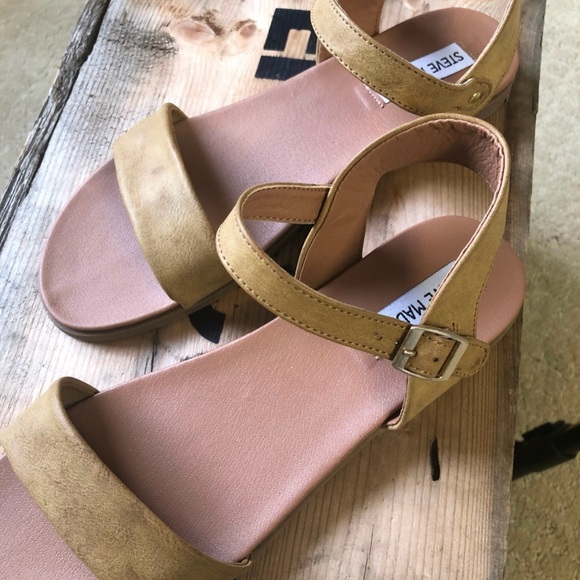 Steve Madden Tan Sandals Size 9 - Picture 5 of 9